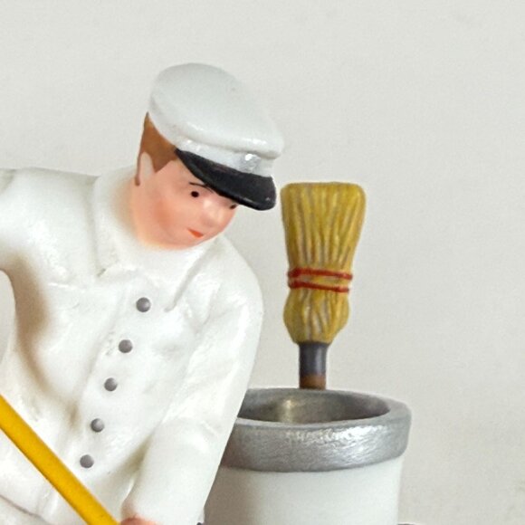 Dept 56 Christmas in the City Keep America Beautiful 59400 Street Sweeper - Picture 4 of 9